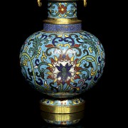 Small vase with cloisonné enamel, Qing dynasty