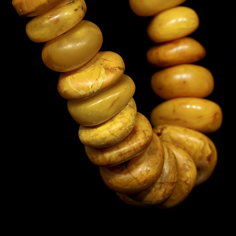 Amber bead necklace, Tibet, Qing dynasty