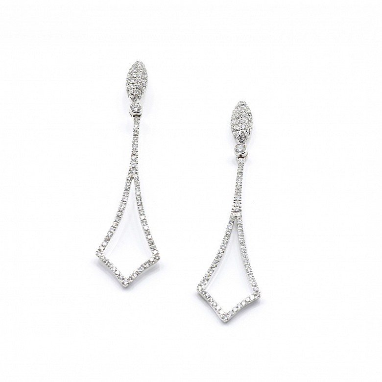 Pendientes en oro blanco de 18 k con diamantes