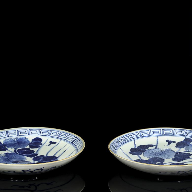 Pair of blue and white dishes, Japan, 19th century