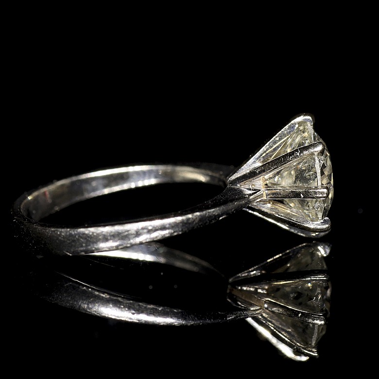 Solitario talla antigua con diamante de 3 ct