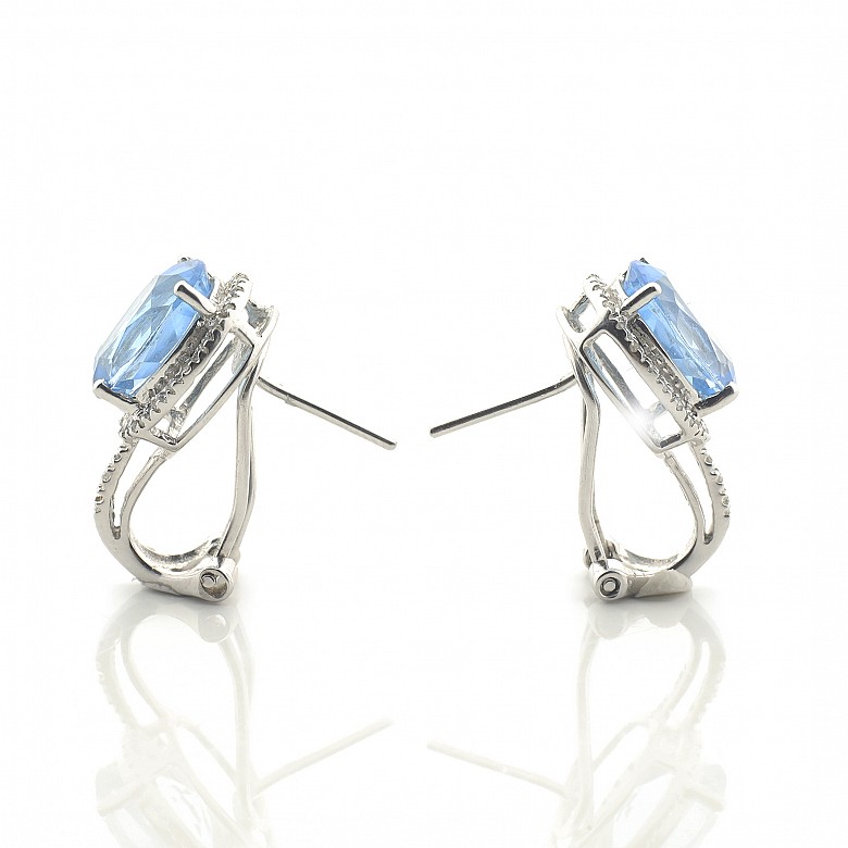 Earrings in 18k white gold and diamonds