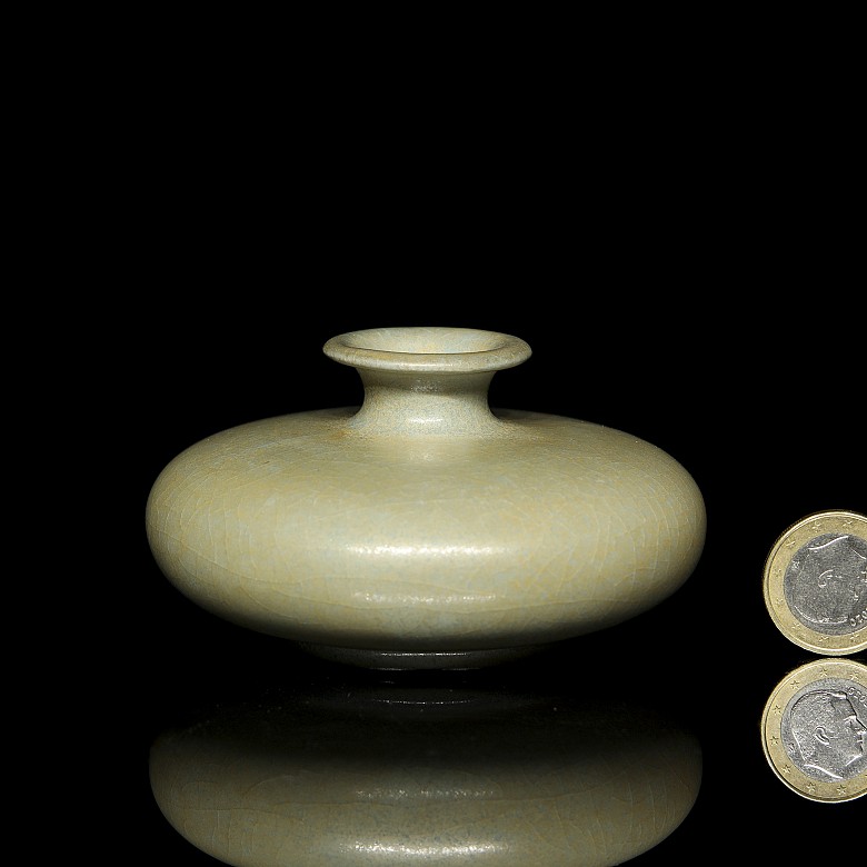 Small glazed ceramic water vase, Song style