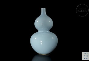 Glazed porcelain ‘Hulu’ vase, with Kangxi mark