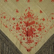 Embroidered silk Manila shawl ‘Roses’, 19th century