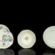 Lot with three enameled porcelain bowls, 19th - 20th century