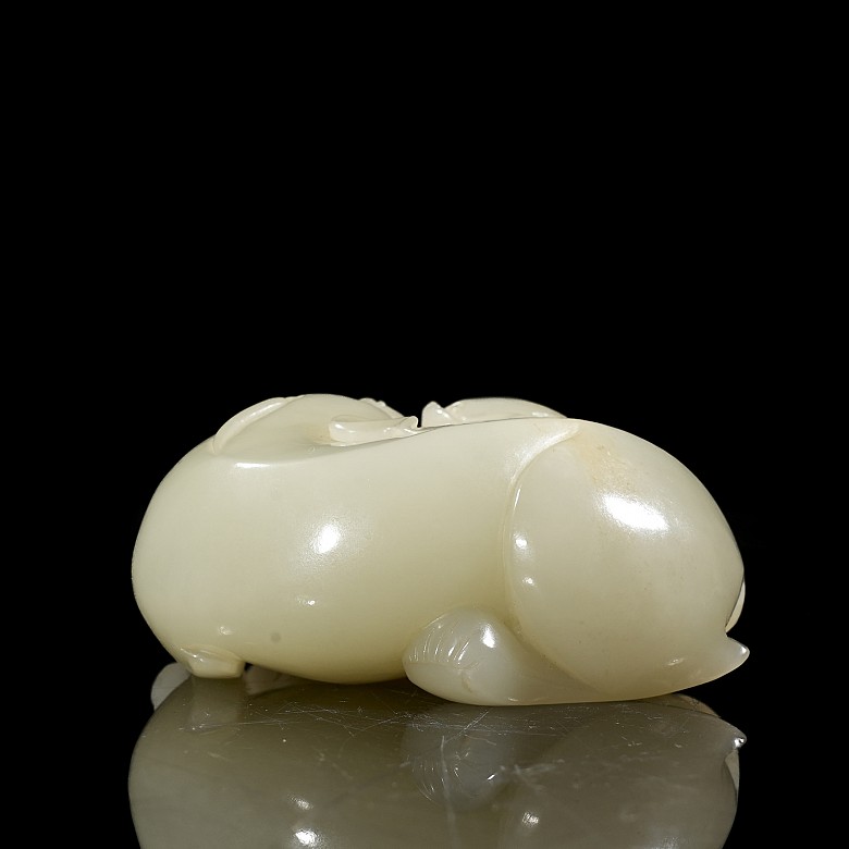 White jade figurine ‘Beast and its calf’, Qing dynasty