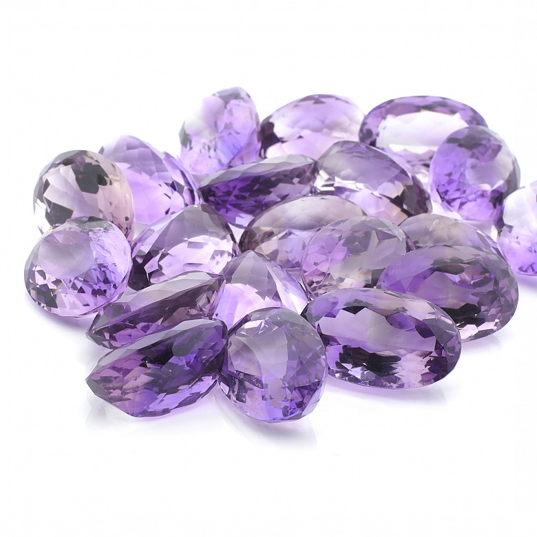 Lot of oval cut amethysts 438 cts