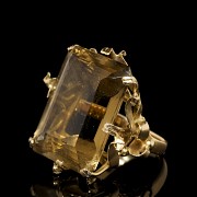 Anillo en oro amarillo 14 k con topacio fume