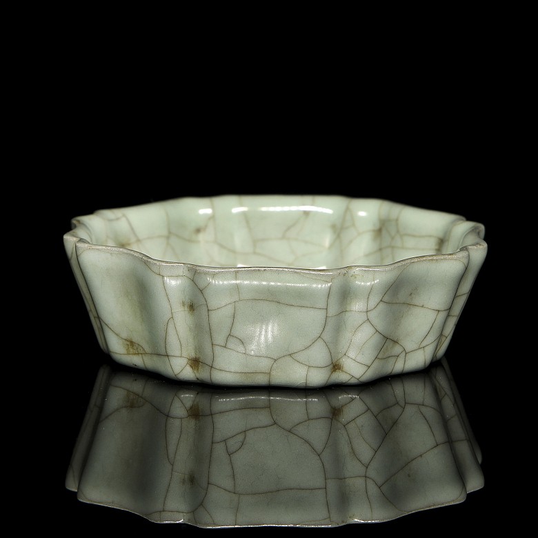 Celadon-glazed pottery vessel, Ming dynasty