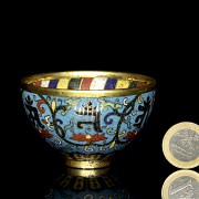 Small gilt-bronze bowl with cloisonné enamel, with Qianlong seal