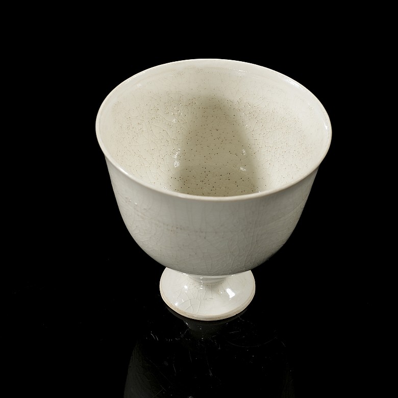 Copa de porcelana con vidriado blanco, dinastía Tang