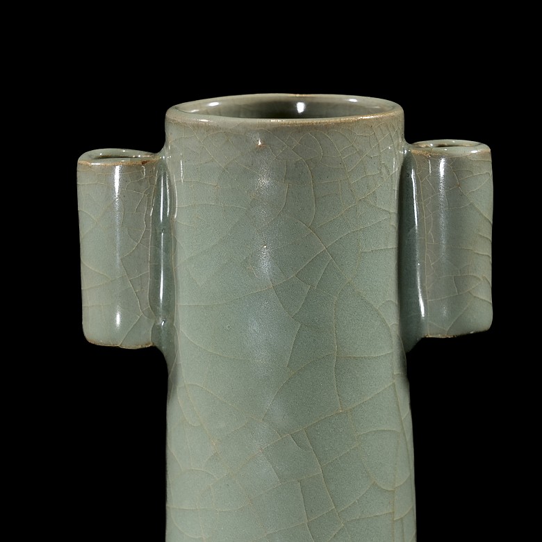 Arrow vase with celadon glaze, Longquan style, Yuan Dynasty