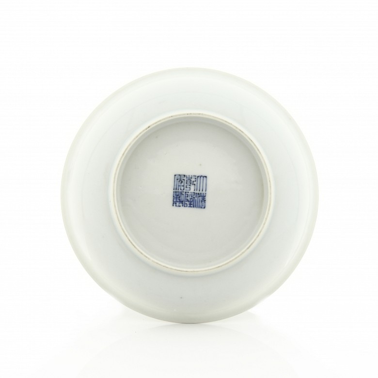 Porcelain dish with Peaches and Bats, Qianlong seal mark.