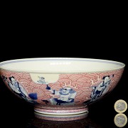 Glazed porcelain bowl ‘The Eight Immortals’, with Daoguang stamp