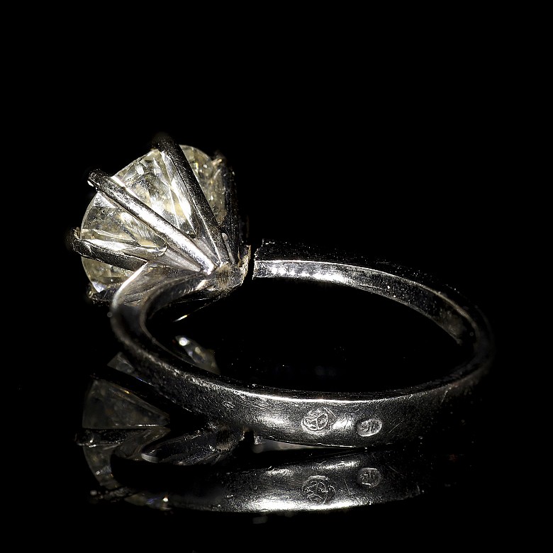 Solitaire antique cut with 3 ct diamond