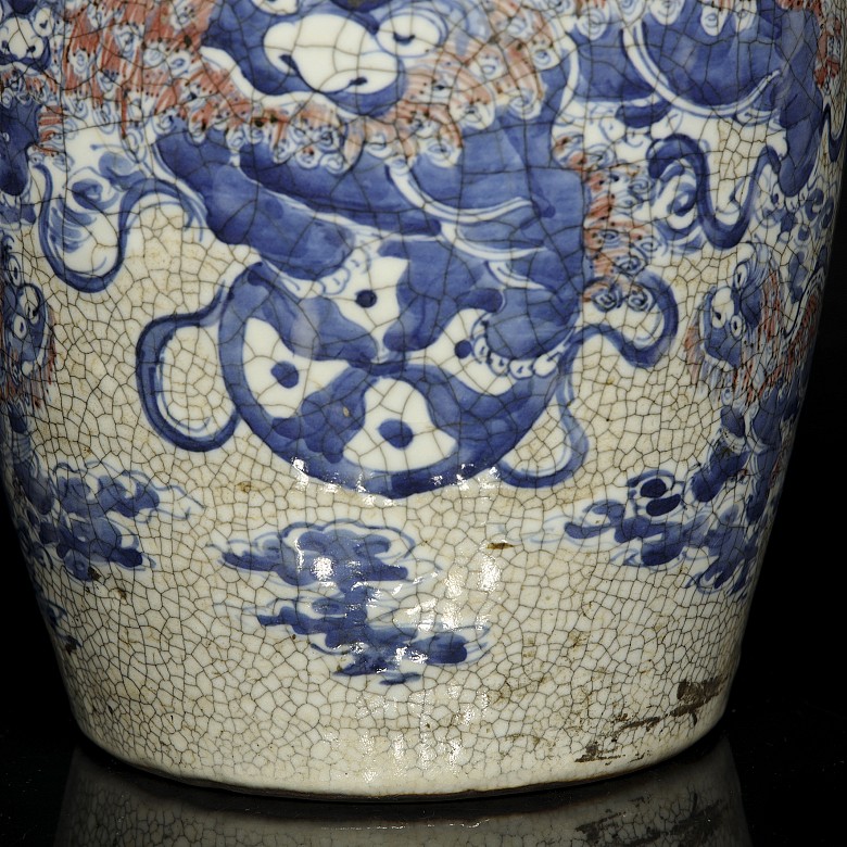 Glazed ceramic ‘Beasts’ vase, Qing dynasty