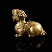 Figura de bronce dorado 