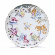 Pink family porcelain plate, with Daoguang seal.