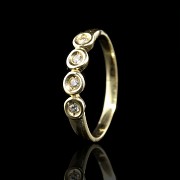 Anillo de oro amarillo 18 k con cuatro brillantes