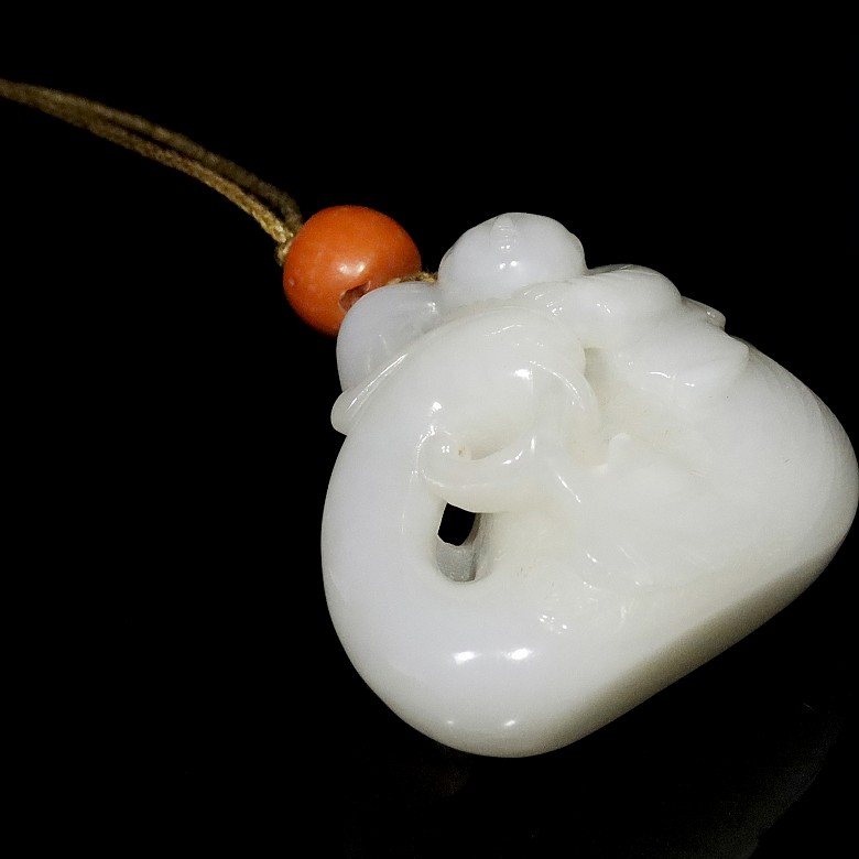 White jade pendant 