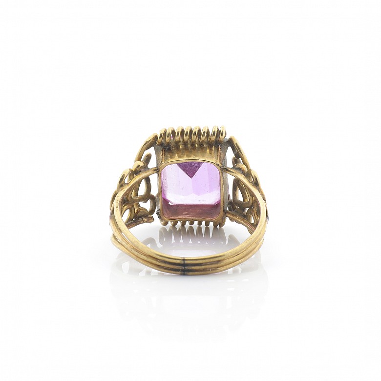 18k Yellow gold ring with pink stone