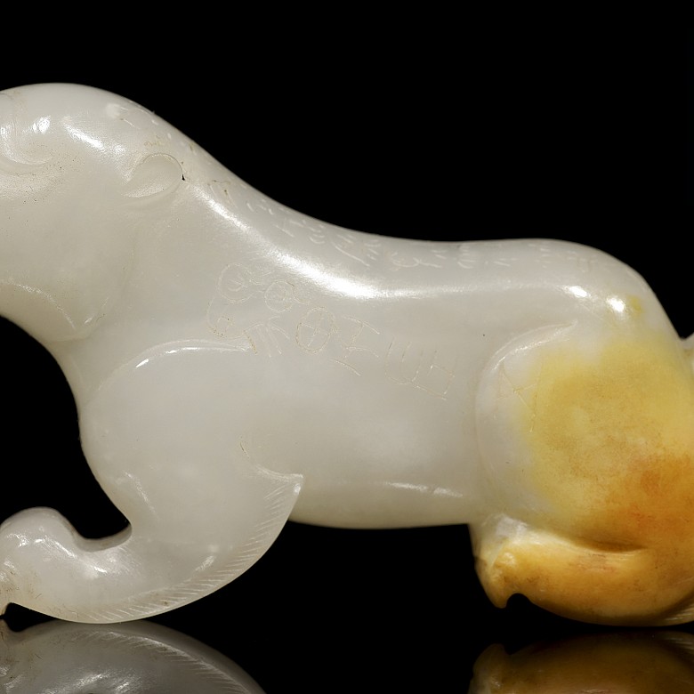 White jade tiger amulet, Western Han dynasty