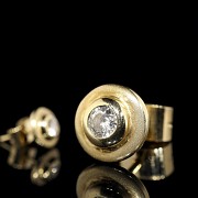 Pendientes dormilona en oro amarillo 18 k con brillante  0,30 ct.