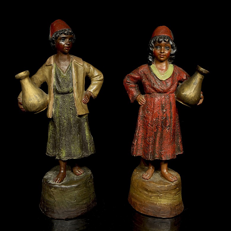 Pareja de figuras de terracota estilo orientalista, s. XX