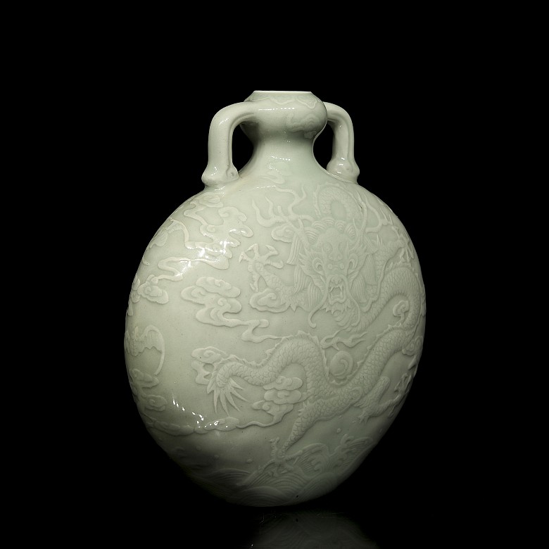 Celadon “Bianhu” vase with dragon and bat, Qing dynasty