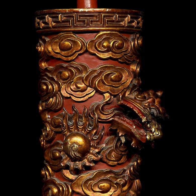 Carved wooden stand ‘Dragon on ruyi clouds’, Qing dynasty