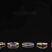 Lote de cinco anillos de oro de ley 18 k