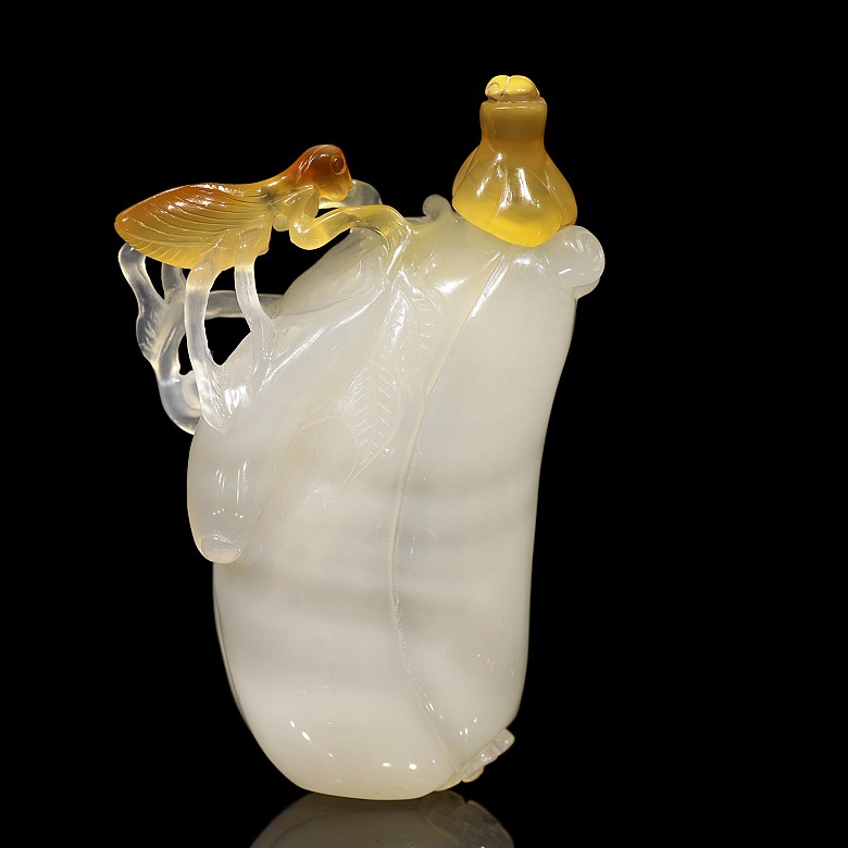 Agate snuff bottle 'Fruit', Qing dynasty, Qianlong