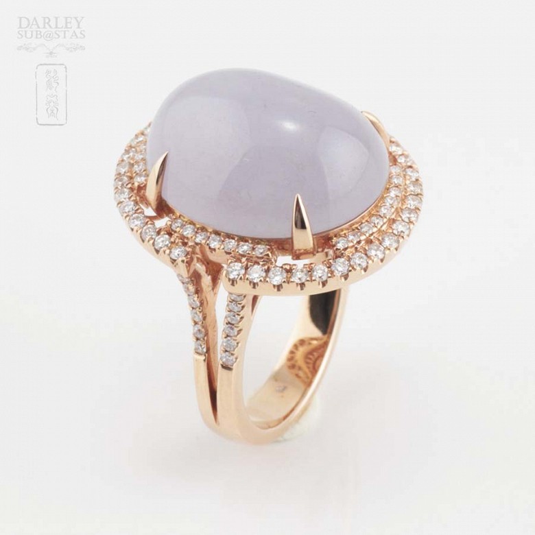 Gold ring in 18k rose gold, diamonds and lilac jadeite.