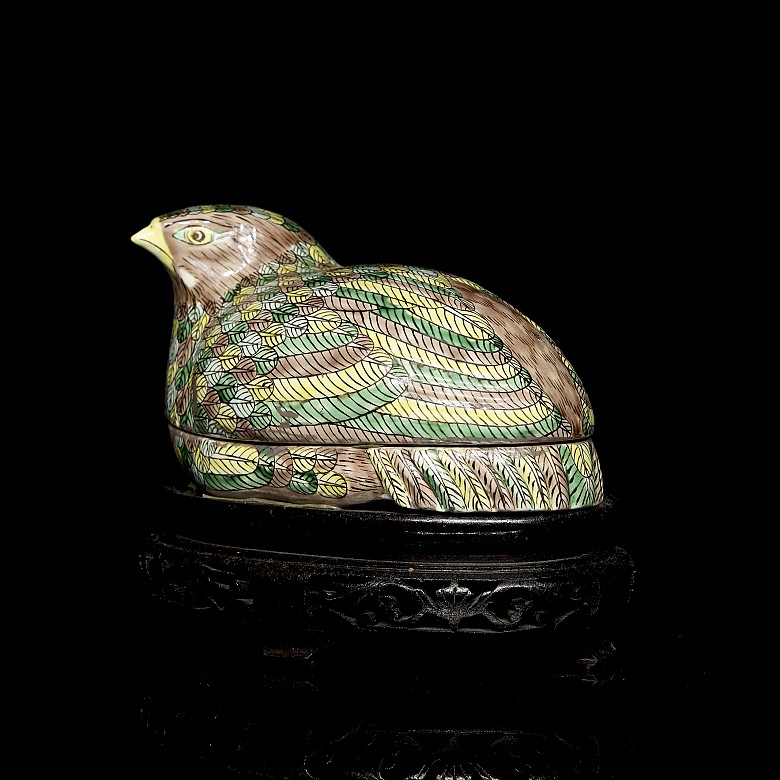 Porcelain enameled ‘Quail’ box, Chinese Republic