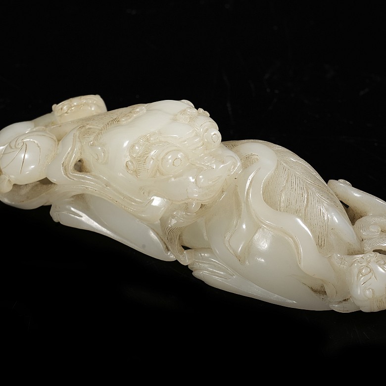 Carved jade figurine ‘Beast and Cub’, Qing dynasty