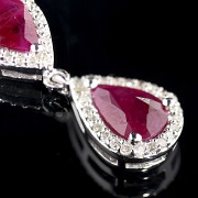 Pendant in 18 kt white gold with rubies and diamonds