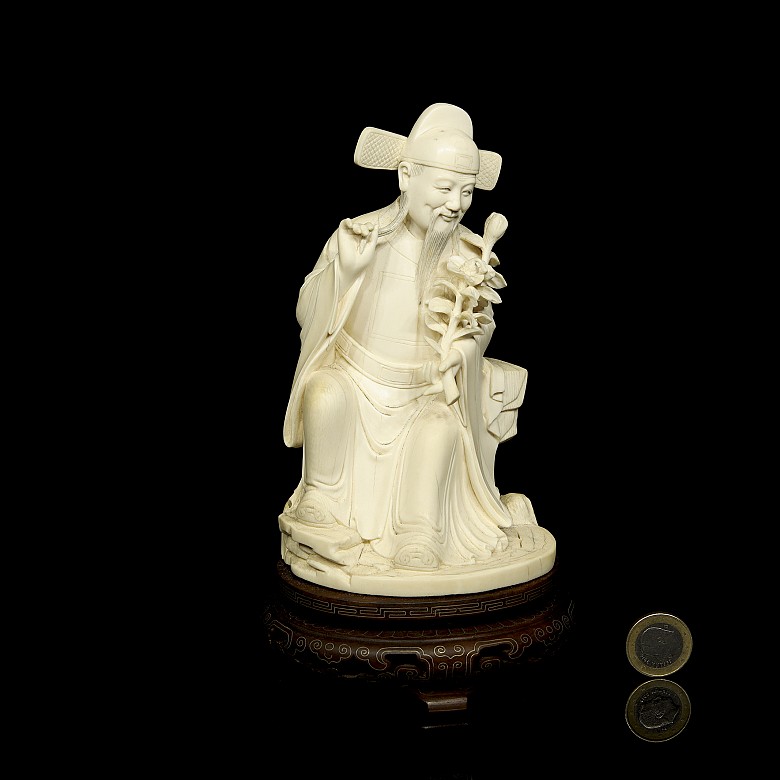 Carved ivory figure ‘Elderly man’, early 20th century