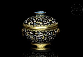 Cloisonné ‘Treasures’ lidded vessel, Qing dynasty