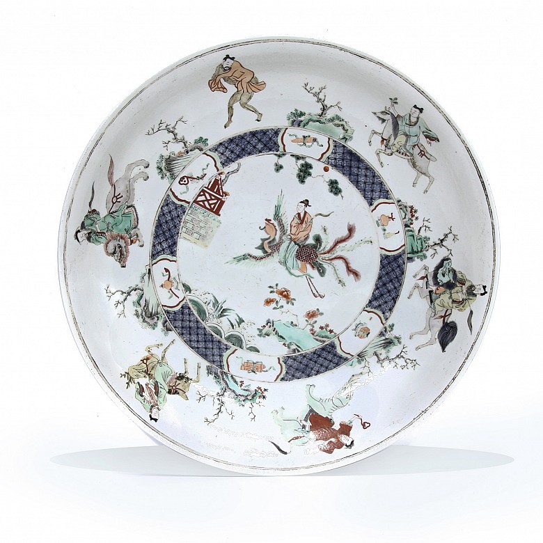 Large enameled porcelain plate, Qing dynasty.