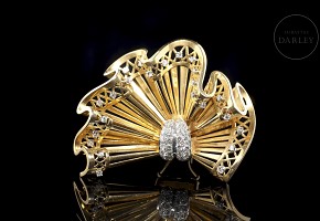 Brooch 18 kt yellow gold with diamonds, 20th century