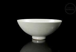 Porcelain ‘Dragons’ white-glazed bowl, Yuan dynasty