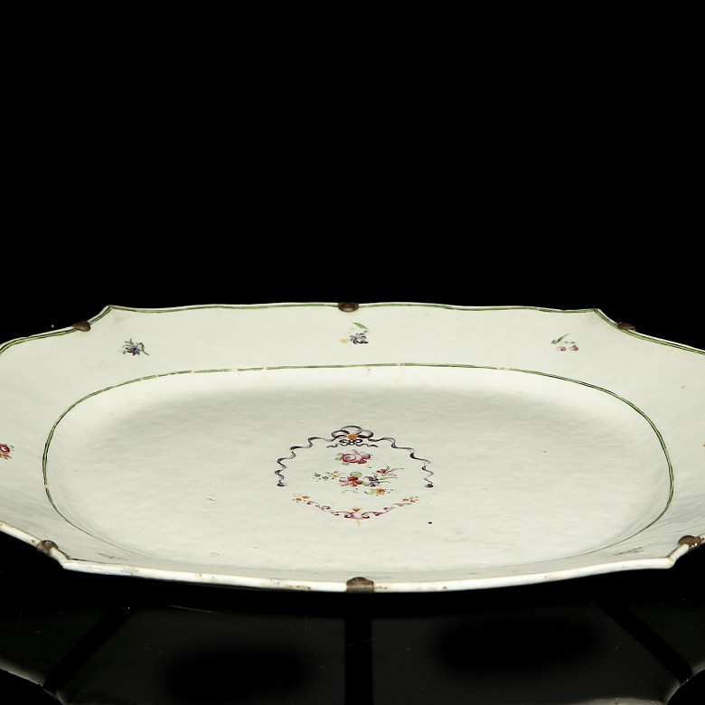 Enamelled porcelain tray, Qing dynasty