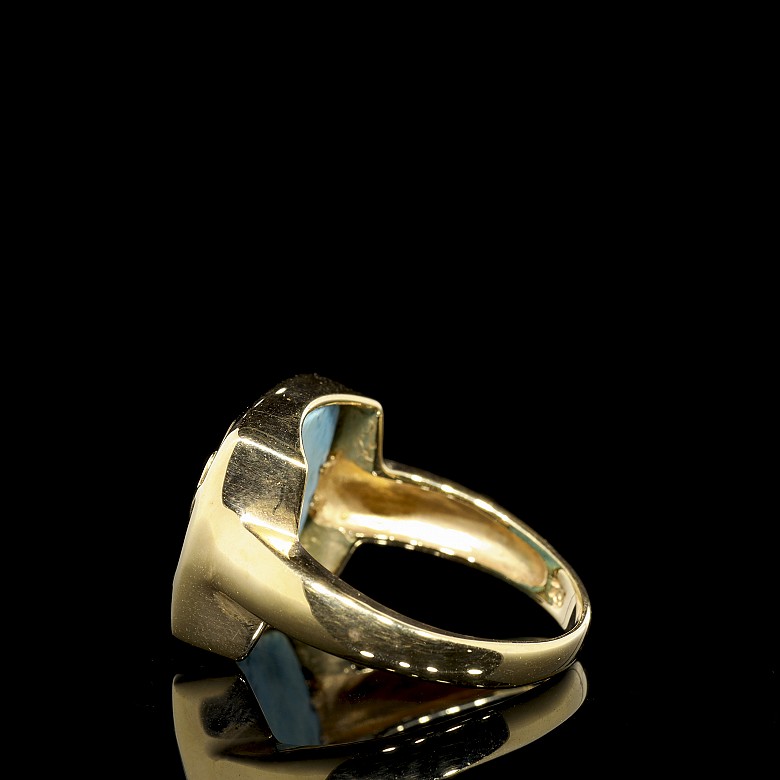 Yellow gold ring with turquoise