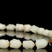 Necklace with white jade beads, Qing dynasty