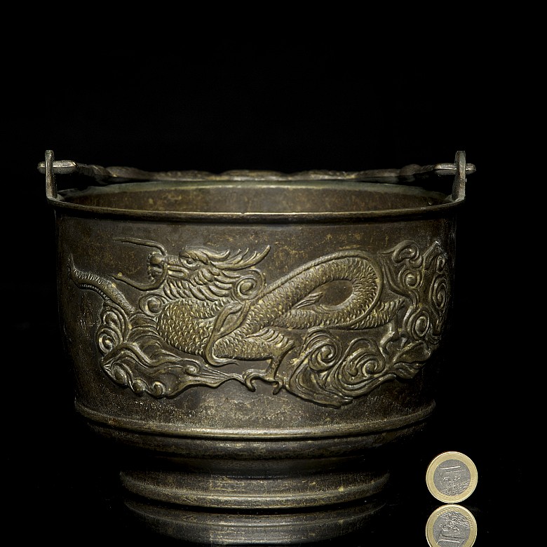 Bronze ‘Dragon’ Vessel, Qing dynasty