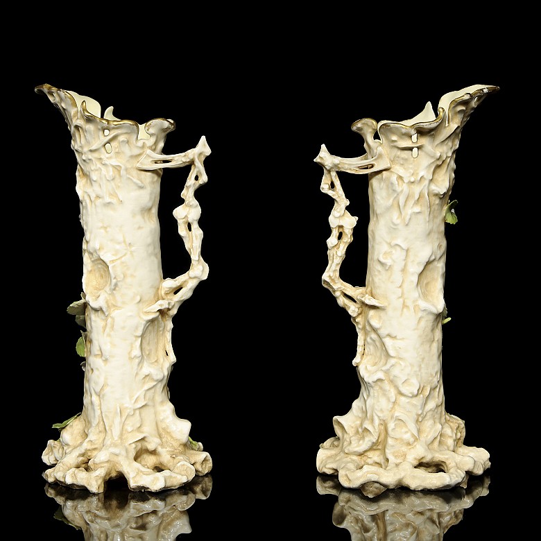 Pair of ‘Trunk and jasmine’ porcelain vases, 20th century - 2