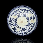 Objeto de porcelana vidriada azul y rojo, dinastía Qing