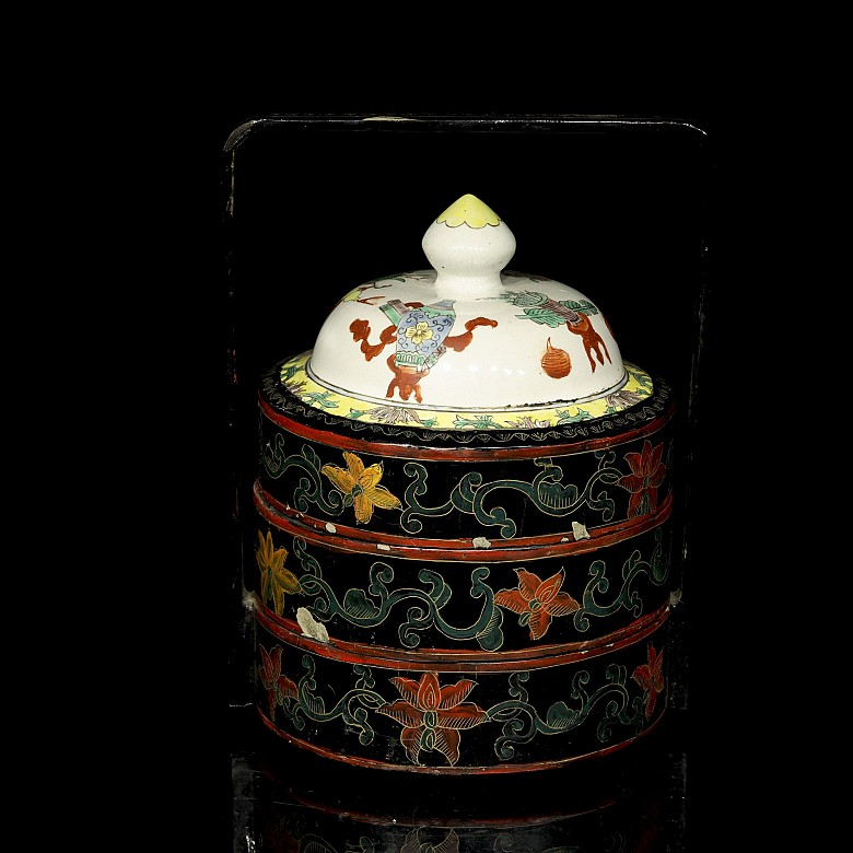 Wooden and porcelain box, Qing dynasty