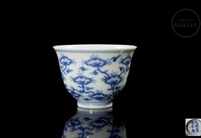 Enamelled porcelain mug ‘Ruyis’, with Jianjing seal